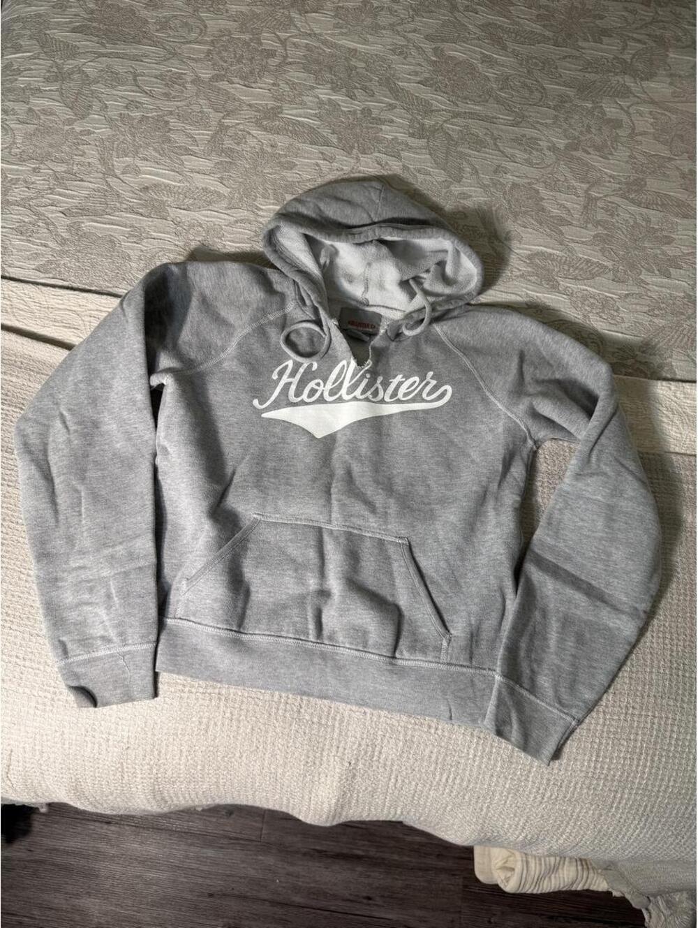y2k hollister grey & white pullover hoodie